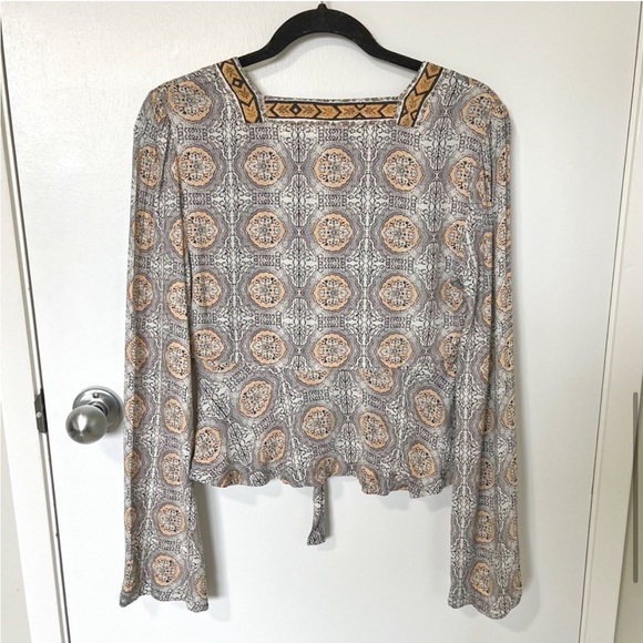 Patterned V-Neck Women's Top - Picture 8 of 16